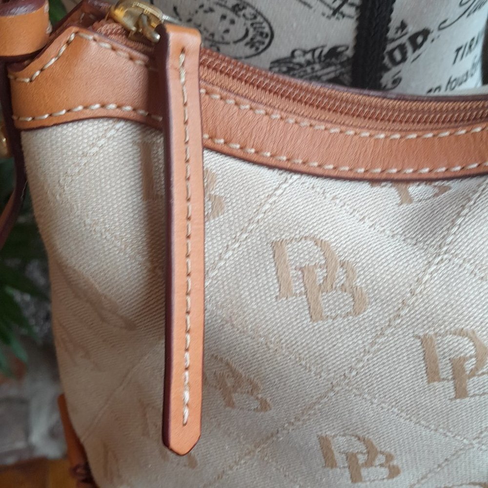 Dooney & Bourke Beige Monogram East West Slouch Shoulder Bag NWOT - Picture 11 of 16